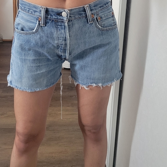 Levi's 501 Shorts - Picture 4 of 16